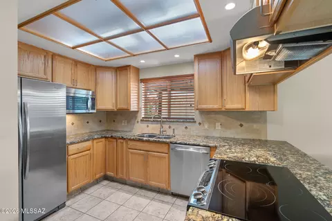 Kitchen - 9209 E 39th St, Tucson, AZ 85730 photo 3 of 5
