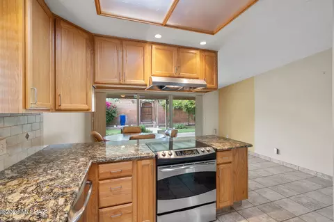Kitchen - 9209 E 39th St, Tucson, AZ 85730 photo 2 of 5