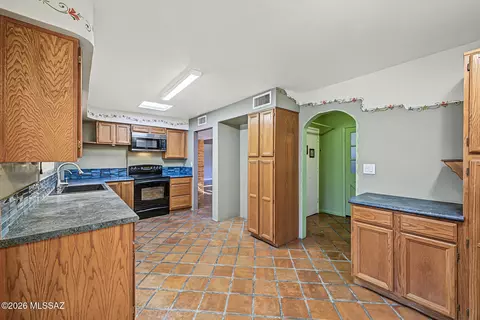 Kitchen - 9282 E Indio Pl, Tucson, AZ 85749 photo 1 of 5