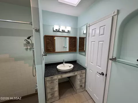 Bath - 9282 E Indio Pl, Tucson, AZ 85749 photo 3 of 4