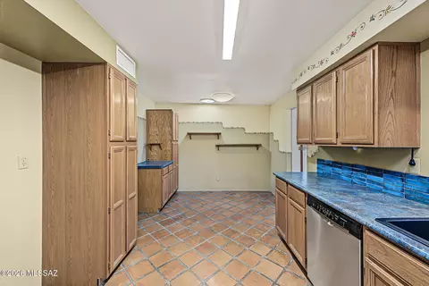 Kitchen - 9282 E Indio Pl, Tucson, AZ 85749 photo 5 of 5