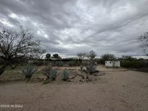 Exterior - 9282 E Indio Pl, Tucson, AZ 85749 photo 14 of 17