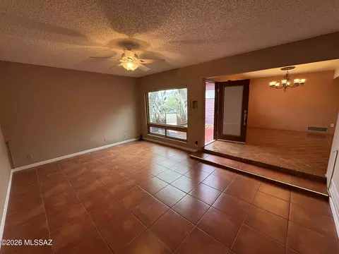 Living - 9282 E Indio Pl, Tucson, AZ 85749 photo 2 of 4
