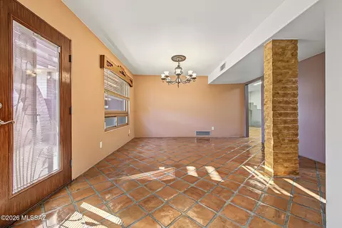 Dining - 9282 E Indio Pl, Tucson, AZ 85749 photo 4 of 5