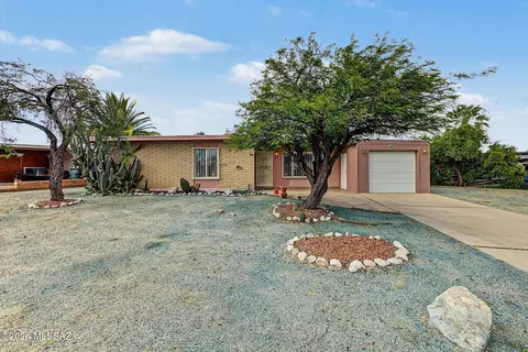 8251 Escalante Rd, Tucson, AZ 85730
