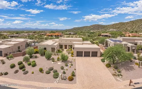 6134 W Seven Saguaros Cir, Marana, AZ 85658