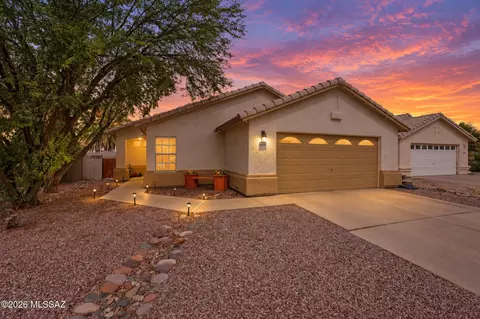 8604 N Cantora Way, Tucson, AZ 85743