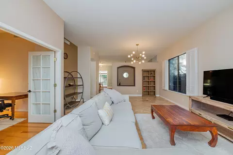 241 W Carlynn Cliff Pl, Oro Valley, AZ 85755
