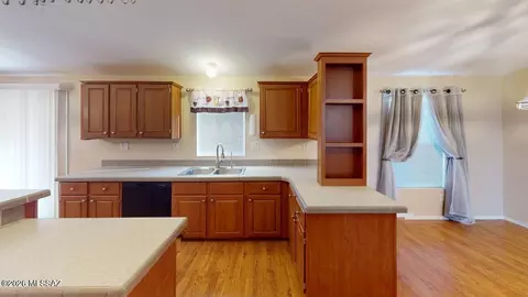 Kitchen - 6408 E Raven Run Loop, Tucson, AZ 85756 photo 3 of 4