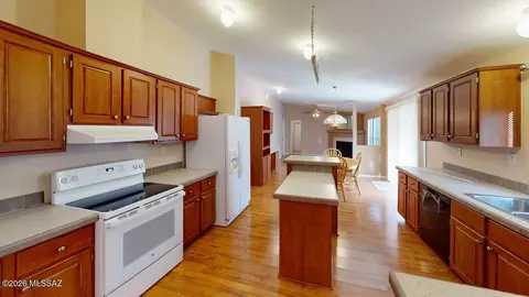 Kitchen - 6408 E Raven Run Loop, Tucson, AZ 85756 photo 2 of 4