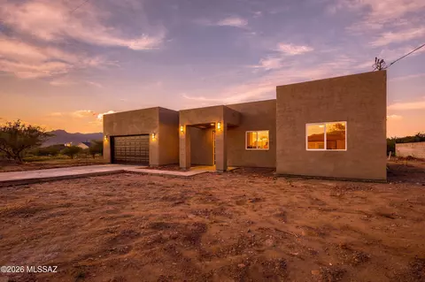 44 Calle Etopia, Rio Rico, AZ 85648