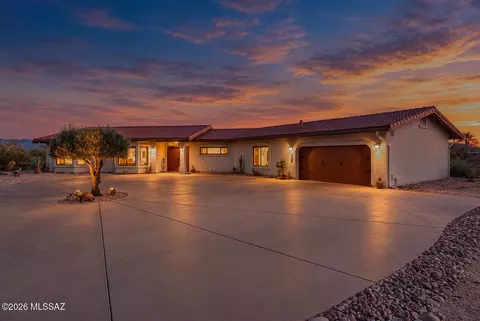 250 W Calle Lecho, Green Valley, AZ 85622