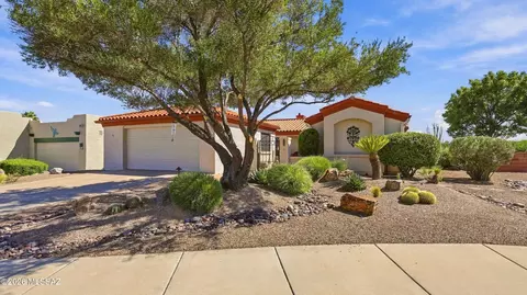 903 W Belltower Dr, Green Valley, AZ 85614