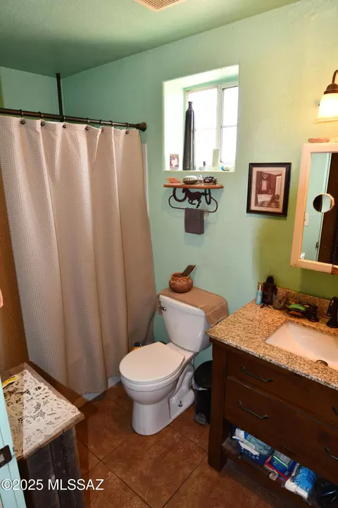 Bath - 653 E Border Rd, Bisbee, AZ 85603 photo 1 of 2