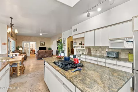 Kitchen - 481 E Deers Rest Pl, Tucson, AZ 85704 photo 7 of 9