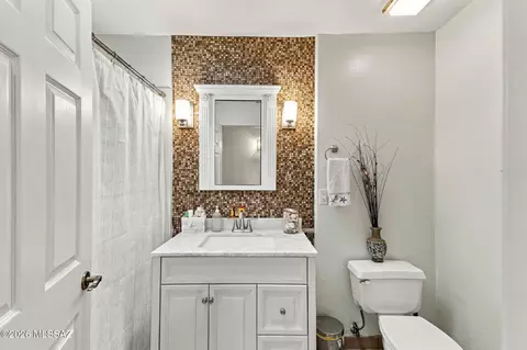 Bath - 481 E Deers Rest Pl, Tucson, AZ 85704 photo 5 of 6