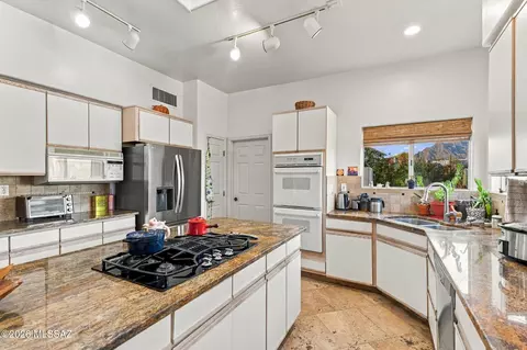 Kitchen - 481 E Deers Rest Pl, Tucson, AZ 85704 photo 4 of 9