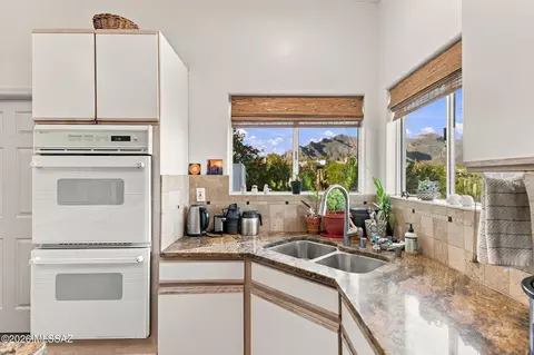 Kitchen - 481 E Deers Rest Pl, Tucson, AZ 85704 photo 5 of 9