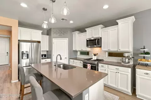 Kitchen - 14247 E Axle Dr, Vail, AZ 85641 photo 3 of 4