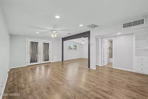 364 E Calle Arizona, Tucson, AZ 85705
