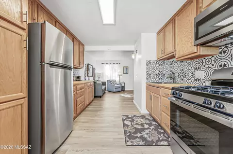 431 S La Canada Dr #D, Green Valley, AZ 85614