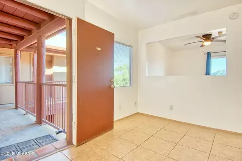 1810 E Blacklidge Dr #219, Tucson, AZ 85719