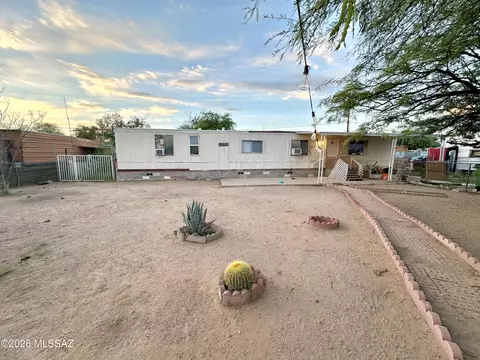 6952 W Tumbling T, Tucson, AZ 85757