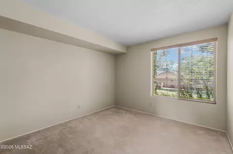Bedroom - 9070 E Kayenta Dr, Tucson, AZ 85749 photo 4 of 7