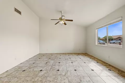 Living - 7324 W Timberleaf Dr, Tucson, AZ 85757 photo 3 of 10