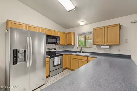Kitchen - 7324 W Timberleaf Dr, Tucson, AZ 85757 photo 2 of 3