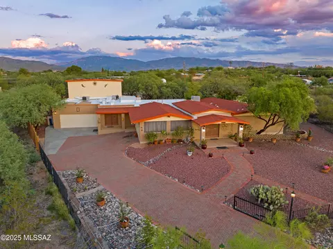 10680 E Camino Tesote Pl, Tucson, AZ 85749