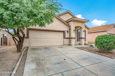 6204 S Blue Water Dr, Tucson, AZ 85706