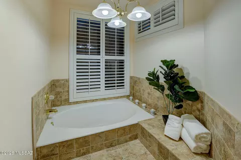 Bath - 2000 E Campbell Ter, Tucson, AZ 85718 photo 2 of 4