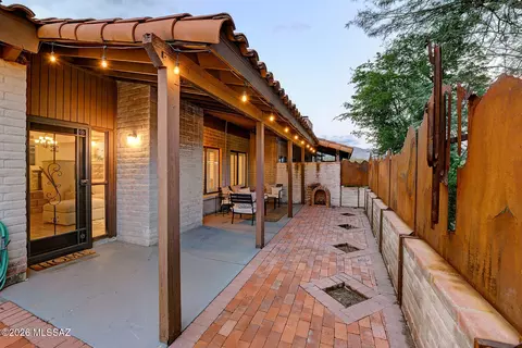 Exterior - 2000 E Campbell Ter, Tucson, AZ 85718 photo 4 of 8