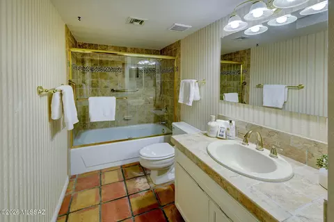 Bath - 2000 E Campbell Ter, Tucson, AZ 85718 photo 3 of 4