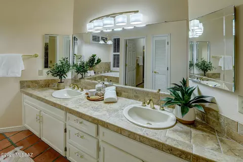 Bath - 2000 E Campbell Ter, Tucson, AZ 85718 photo 1 of 4