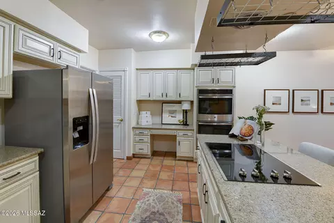 Kitchen - 2000 E Campbell Ter, Tucson, AZ 85718 photo 5 of 6
