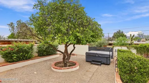 Exterior - 5945 E Baker St, Tucson, AZ 85711 photo 6 of 9