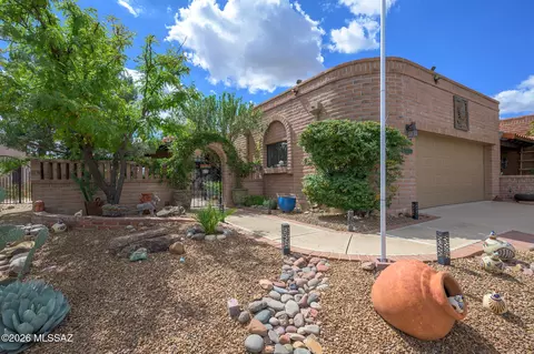 1131 W Camino De La Oca, Green Valley, AZ 85622