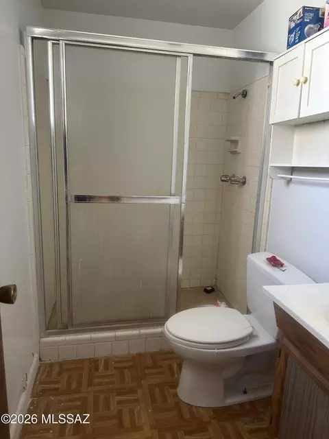 Bath - 7290 E 38th St, Tucson, AZ 85730 photo 1 of 2