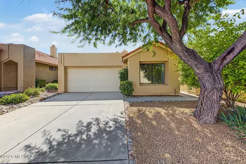 310 E Highcourte Ln, Oro Valley, AZ 85737