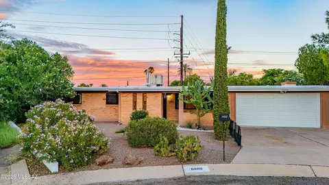 6880 E Hawthorne Cir, Tucson, AZ 85710