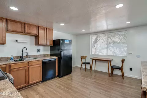 Kitchen - 9870 E Celeste Dr, Tucson, AZ 85730 photo 2 of 2