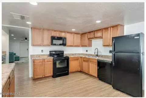 Kitchen - 9870 E Celeste Dr, Tucson, AZ 85730 photo 1 of 2