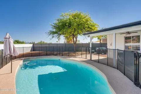 Exterior - 9870 E Celeste Dr, Tucson, AZ 85730 photo 8 of 10