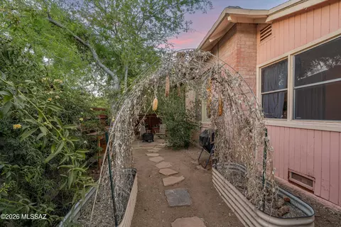 Exterior - 314 E 2nd St, Tucson, AZ 85705 photo 5 of 8