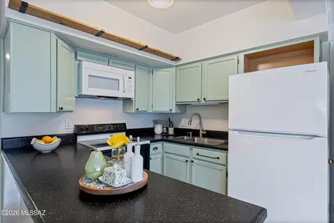 Kitchen - 314 E 2nd St, Tucson, AZ 85705 photo 2 of 5