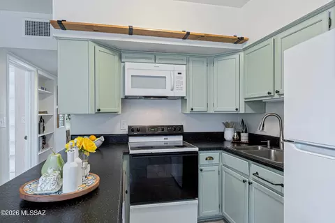 Kitchen - 314 E 2nd St, Tucson, AZ 85705 photo 3 of 5