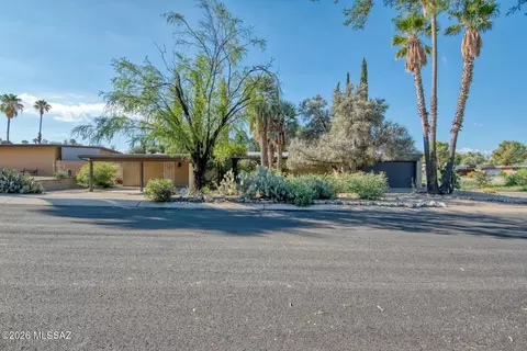 8700 E Placita Playa Ave, Tucson, AZ 85715