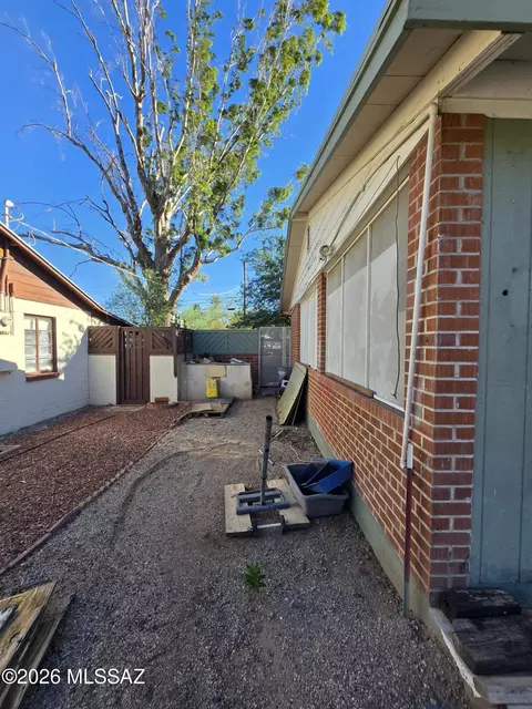Exterior - 2252 E Grant Rd, Tucson, AZ 85719 photo 4 of 13